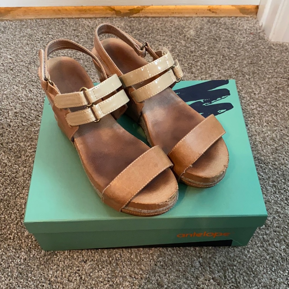 Antelope wedge tan leather sandal size 37